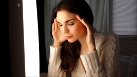 light_box_therapy_160994906.jpg